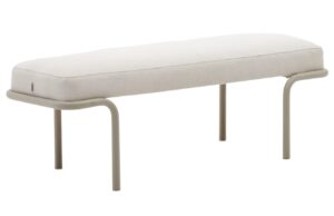 B&eacute;žov&aacute; čalouněn&aacute; lavice Kave Home Compo II. 130 cm