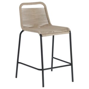 B&eacute;žov&aacute; pleten&aacute; barov&aacute; židle Kave Home Lambton 62 cm