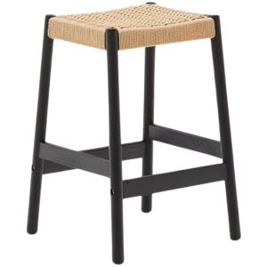 Čern&aacute; dubov&aacute; barov&aacute; židle Kave Home Yalia s v&yacute;pletem 66 cm