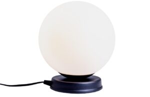 Nordic Design B&iacute;l&aacute; skleněn&aacute; stoln&iacute; lampa Manama M