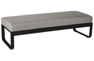 &Scaron;edohněd&aacute; čalouněn&aacute; lavice Fermob Bellevie 148 cm s černou podnož&iacute;