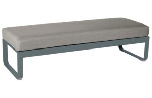 &Scaron;edohněd&aacute; čalouněn&aacute; lavice Fermob Bellevie 148 cm se &scaron;edou podnož&iacute;