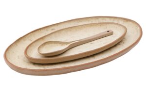 Set dvou b&eacute;žov&yacute;ch keramick&yacute;ch tal&iacute;řů a lž&iacute;ce Kave Home Zunel