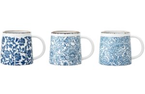 Set tř&iacute; modro b&iacute;l&yacute;ch keramick&yacute;ch hrnečků Bloomingville Molly 400 ml