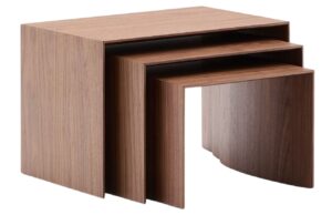 Set tř&iacute; ořechov&yacute;ch odkl&aacute;dac&iacute;ch stolků Kave Home Litto