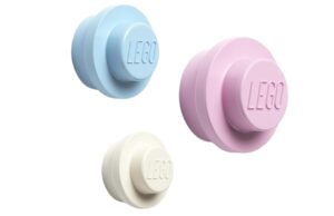 Set tř&iacute; pestrobarevn&yacute;ch vě&scaron;&aacute;ků LEGO&reg; Storage III.