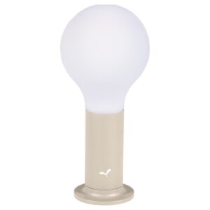 Světle &scaron;ed&aacute; nab&iacute;jec&iacute; stoln&iacute; LED lampa Fermob Aplo 26