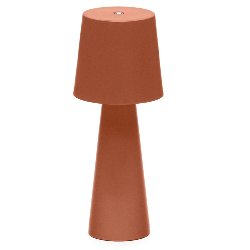 Terakotově červená kovová zahradní stolní LED lampa Kave Home Arenys S