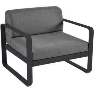 Tmavě &scaron;ed&eacute; čalouněn&eacute; zahradn&iacute; křeslo Fermob Bellevie s antracitovou podnož&iacute;